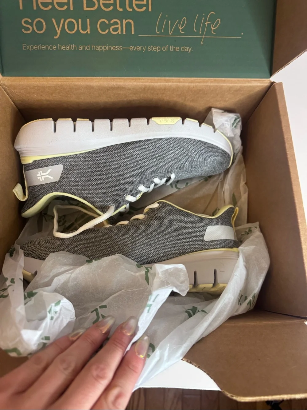 Kuru Flex Via women's sneaker Gray & Pale Yellow Athletic Sneakers Size 8